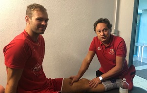 Cyril est un des deux kinés de la Pro.