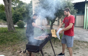 Clin d'oeil : Luka Marinkovic déjà à l'aise devant le Barbecue du club
