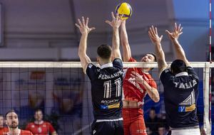 play-offs: '' Bien déçus, il y  avait la place''. Le commentaire du coach après la défaite des  Pros à St-Quentin 