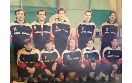 Martigues Volley 1987 : vu chez un commerçant ! 