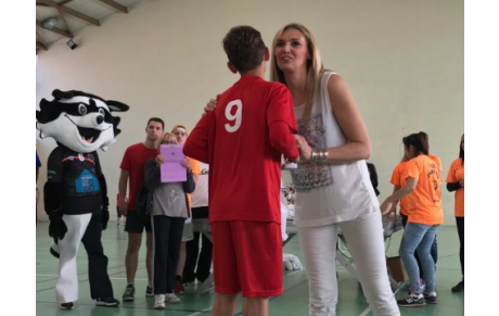 M13-Ollioules : Victoria Ravva remet la coupe du vainqueur aux Martégaux 