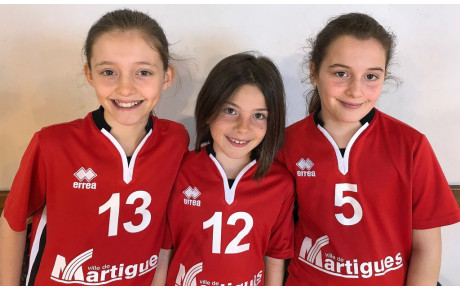 M11 à Velaux: garçons et filles sur les terrains 