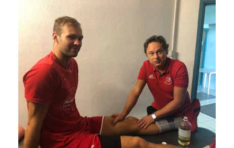 Cyril est un des deux kinés de la Pro.